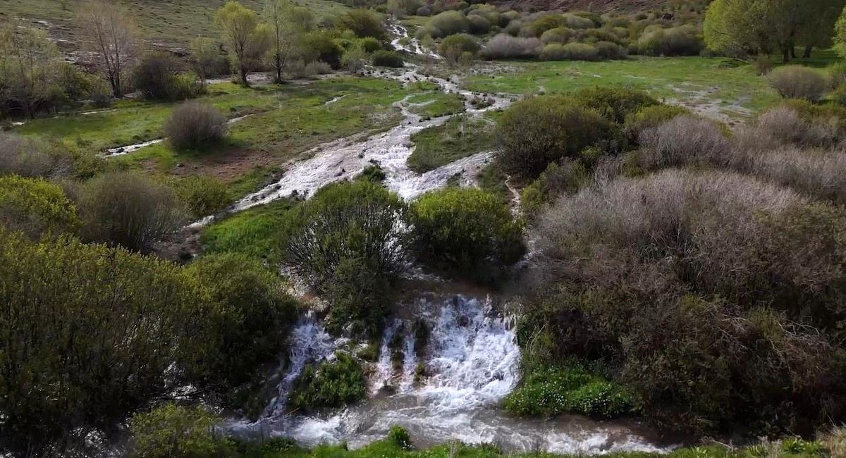 Ağ Nene Tepesi'nin travertenleri ilgi çekiyor