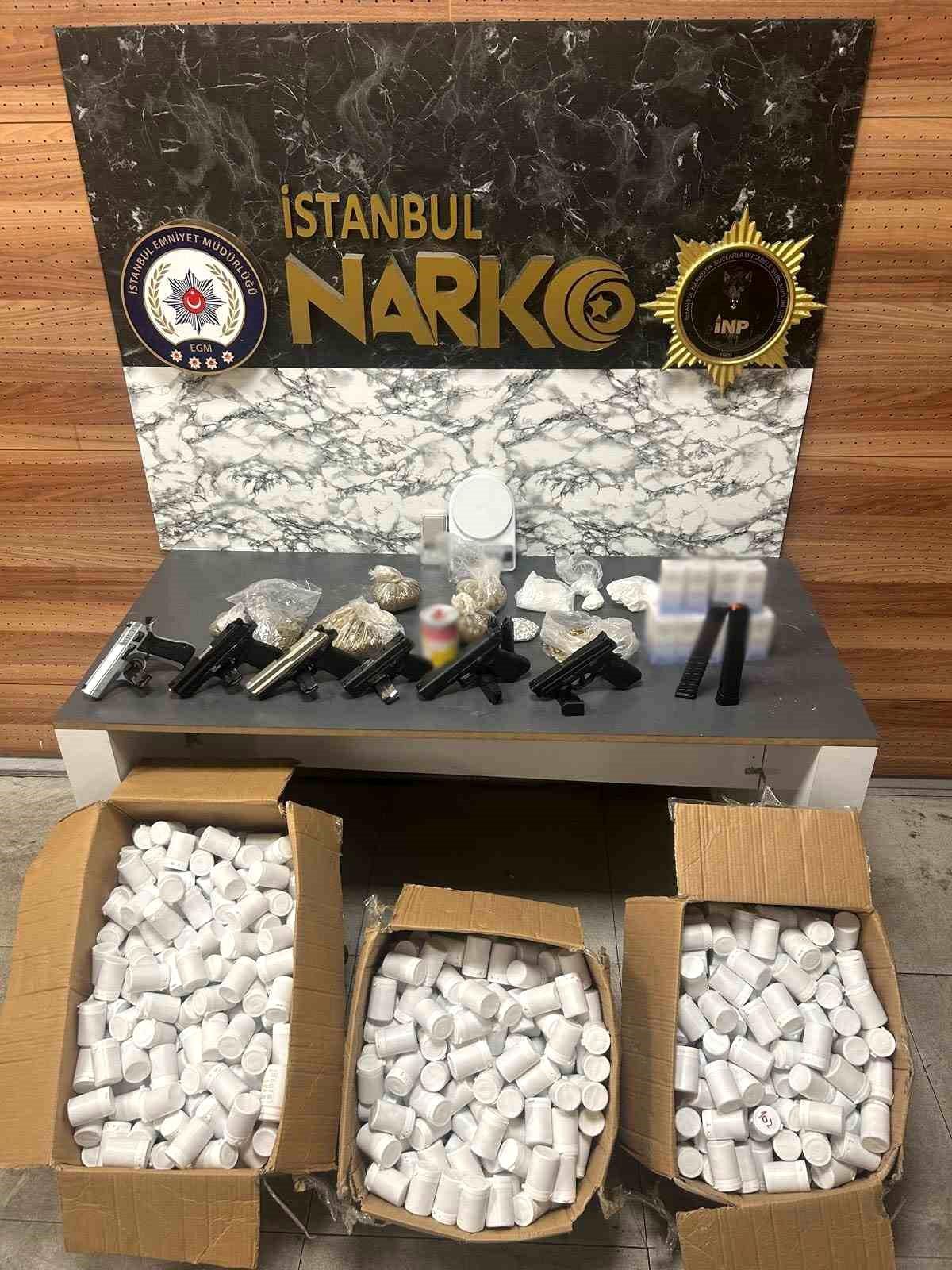 Zeytinburnu'nda uyuşturucu operasyonunda 60 bin sentetik ecz