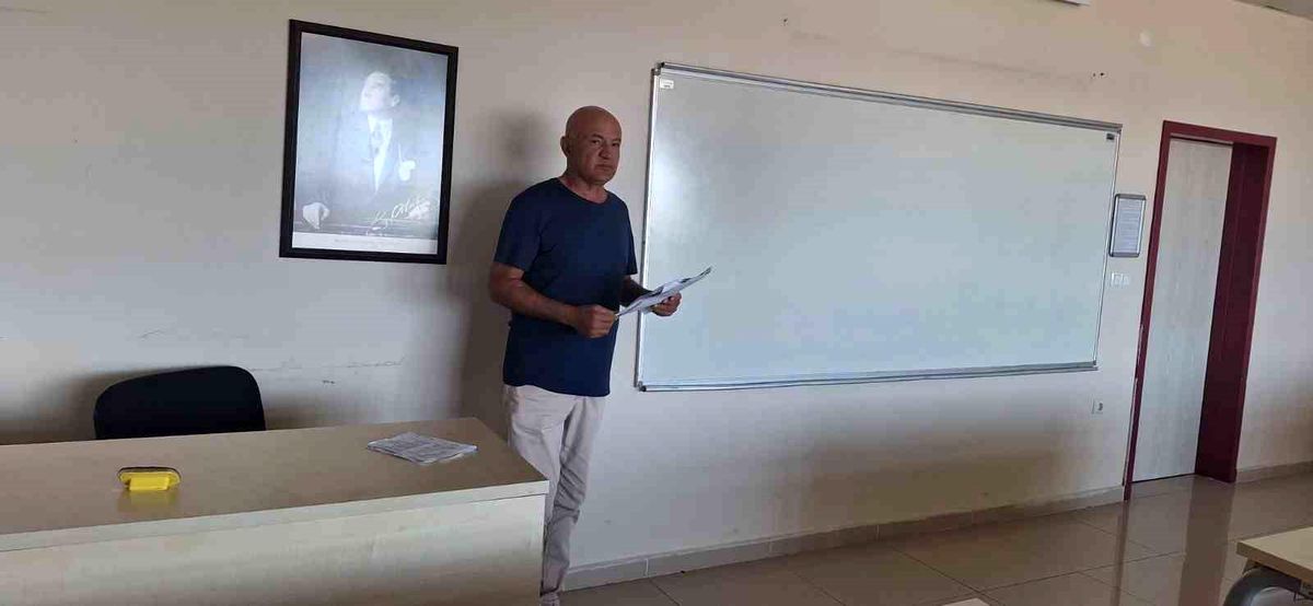 40 yıllık gazeteci 65 yaşında bölüm birincisi olarak mezun o