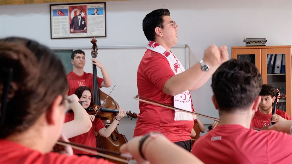 Bursa Zeki Müren Güzel Sanatlar Lisesi'nin 'Bizim Çocuklar' Bestesi Birinci Oldu