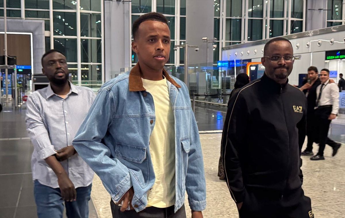 ABD'ye girişi reddedilen Somalili hakem Artan, İstanbul'dan ülkesine döndü