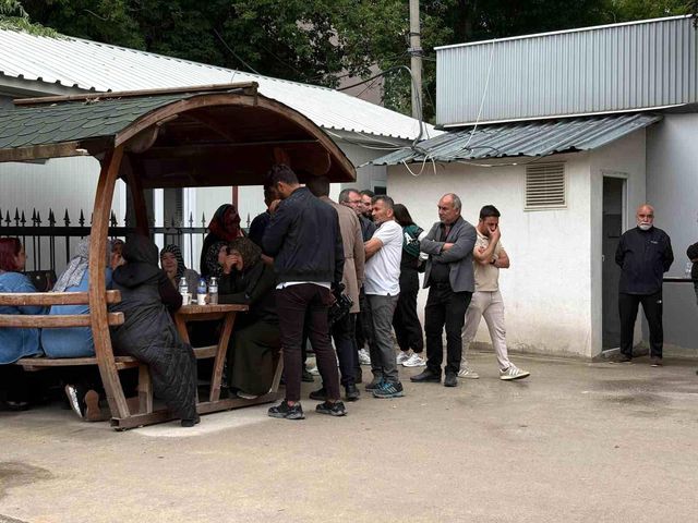 akraninin bicaklayarak oldurdugu 16 yasindaki 2 19932116 o