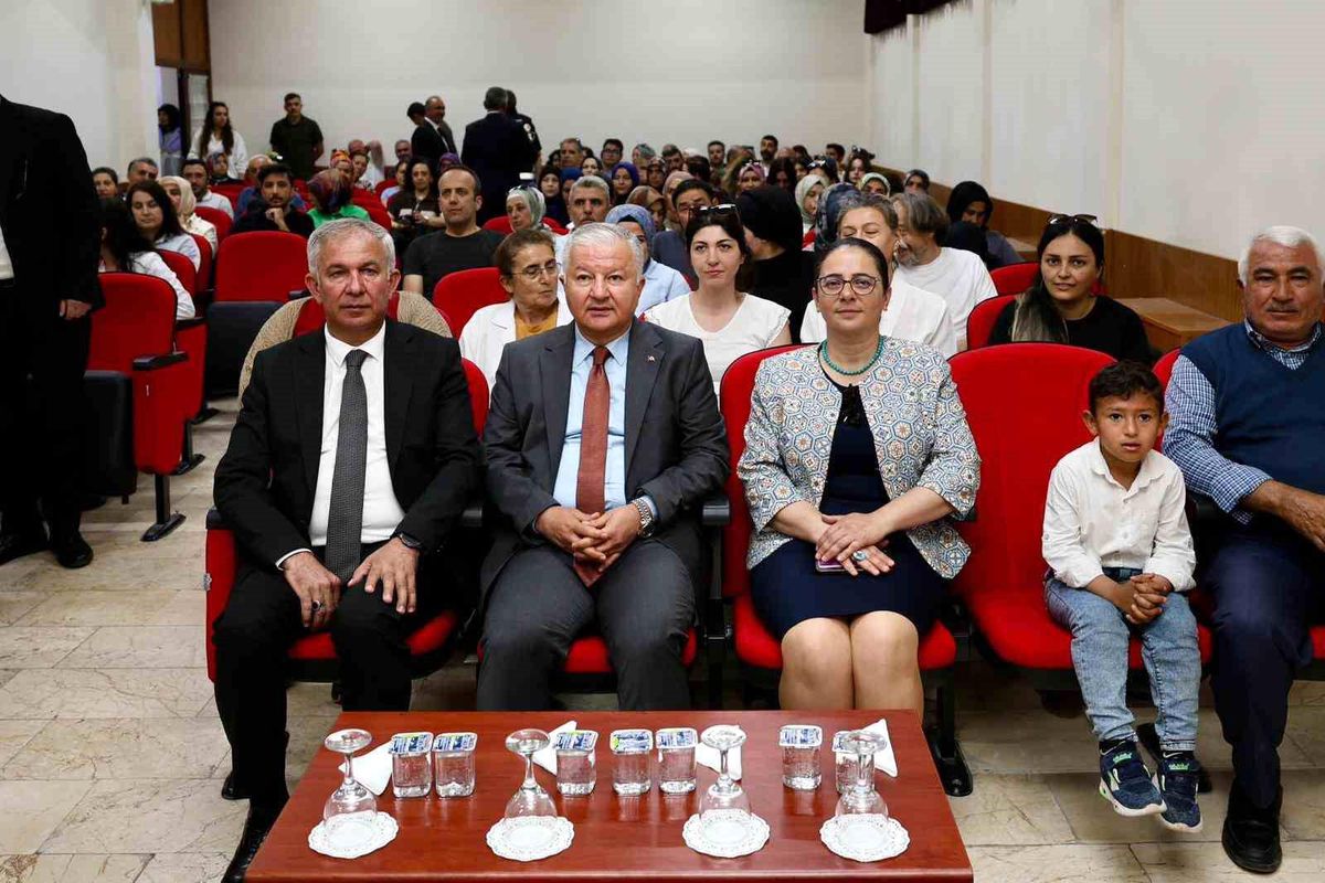 Aksaray'da okullarda velilere narkotik farkındalık eğitimi v