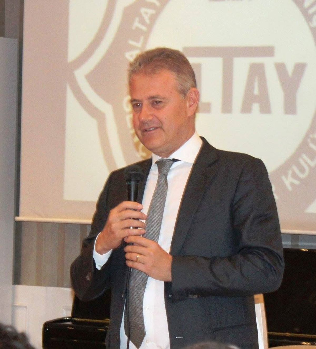 Altay'da yeni rota Mahmut Özgener