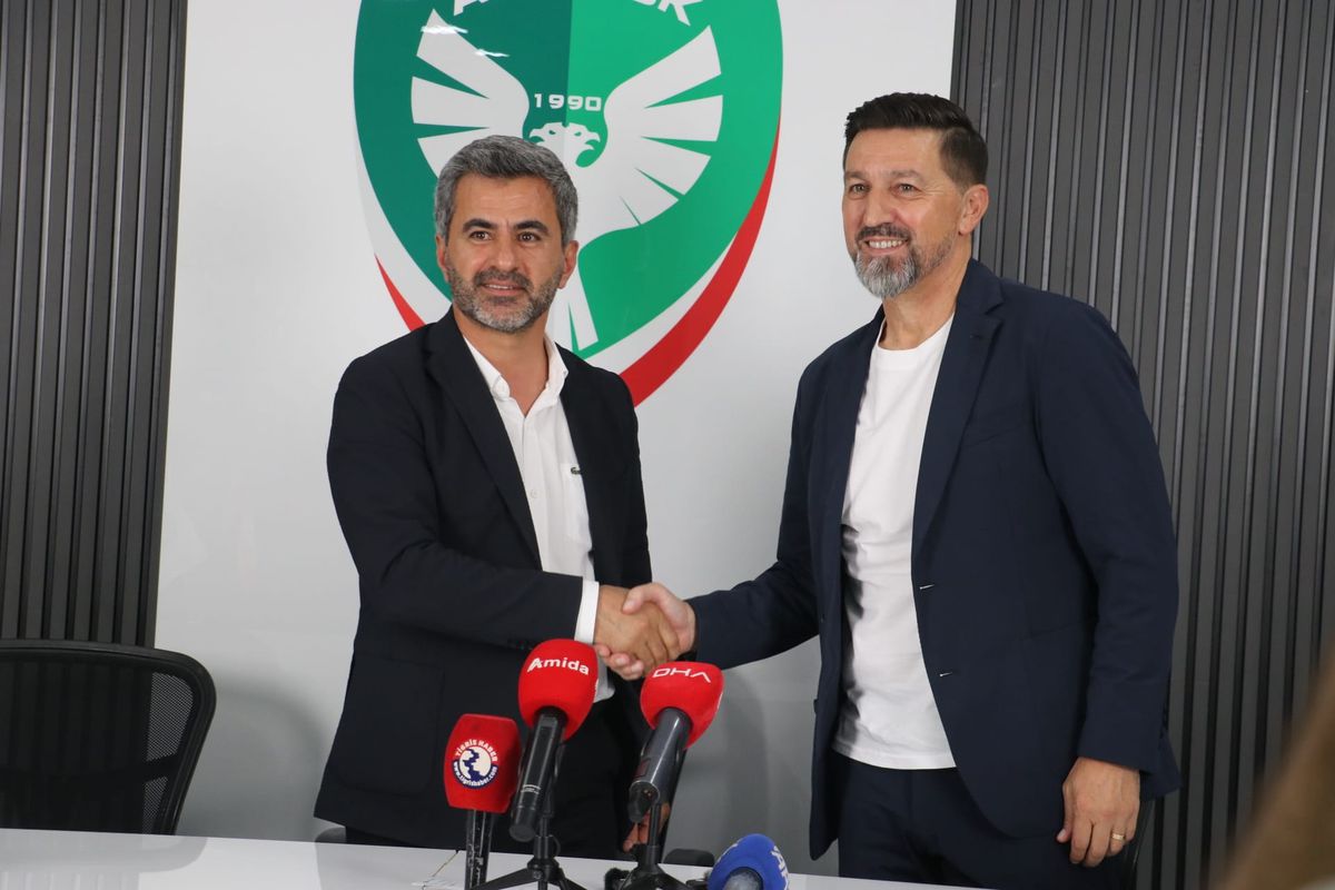 Amed Sportif Faaliyetler, teknik direktör Besnik Hasi ile 2 