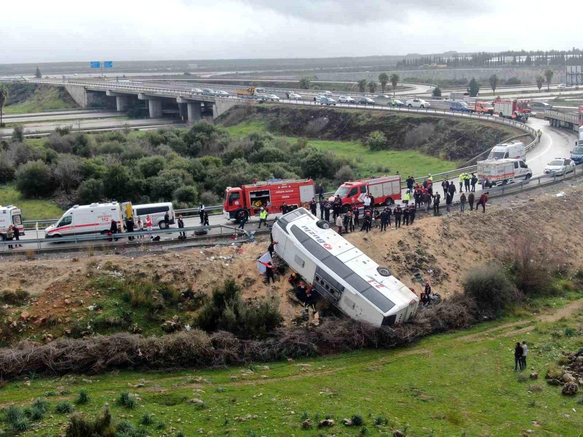 Antalya'da 10 kişinin hayatını kaybettiği otobüs kazasında b