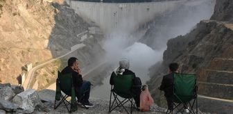 Artvin'deki Deriner Barajı'ndan 7 yıl aradan sonra dolusavaklardan su bırakıldı