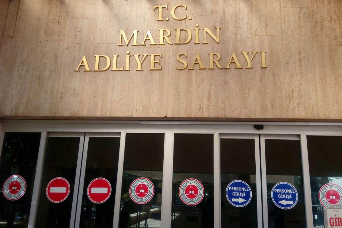 Babasının aracına bombalı tuzak kuran sanık ile 3 arkadaşına