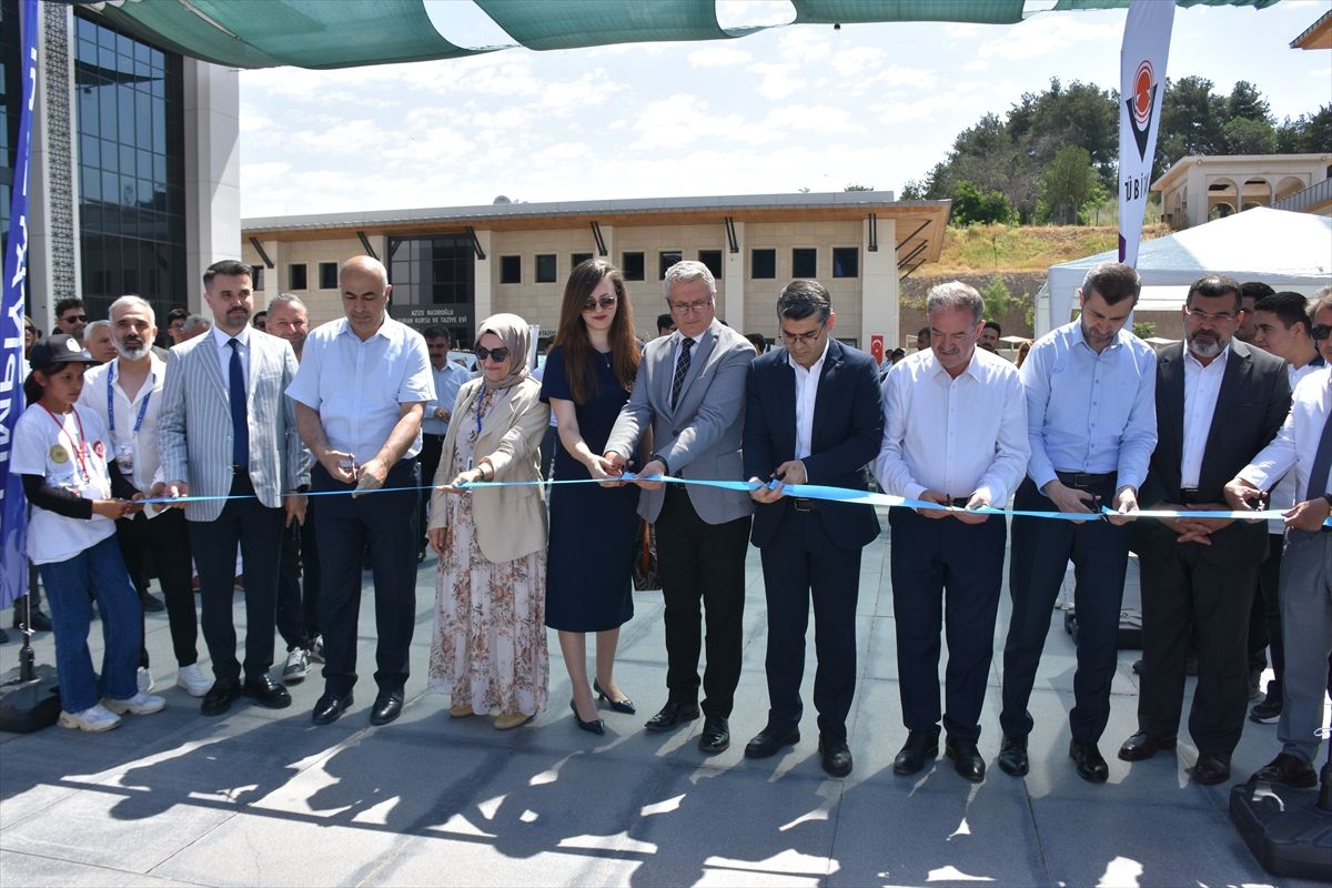 Batman'da "TÜBİTAK 4006-C Bilim Fuarı Festivali" düzenlendi