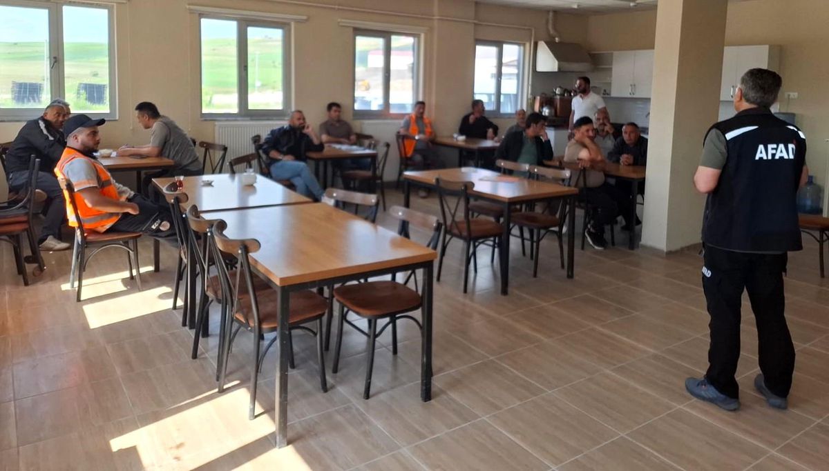Bayburt'ta Karayolları personeline afet farkındalık eğitimi 