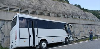 Bilecik'te tıra çarpan midibüsteki 12 kişi yaralandı