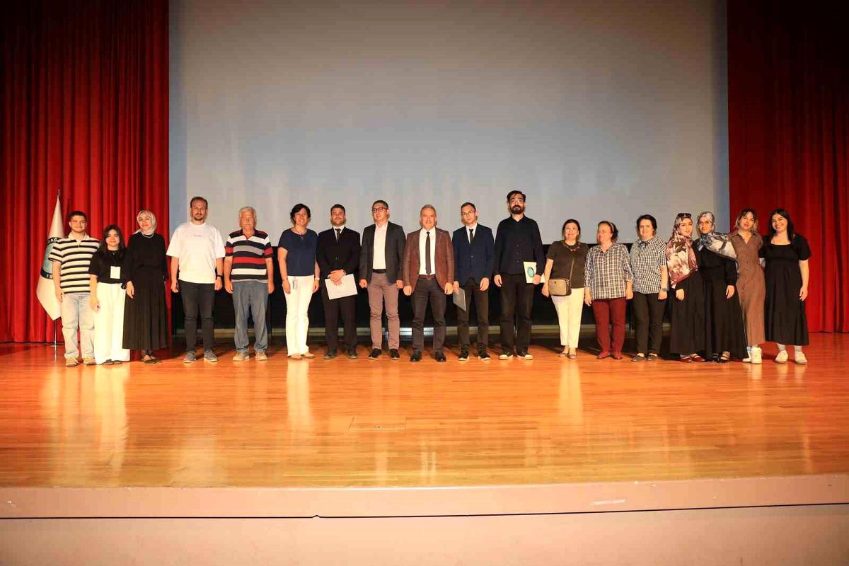 BUÜ'de "Lâmiî Çelebi'nin Kaleminden Bursa" belgeseli izleyic