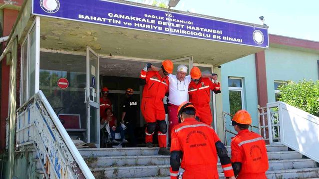 Çanakkale'de geniş katılımlı afet tatbikatı yapıldı