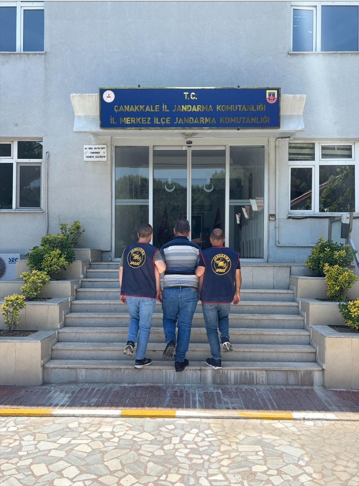 Çanakkale'de haklarında kesinleşmiş hapis cezası bulunan 10 firari hükümlü yakalandı