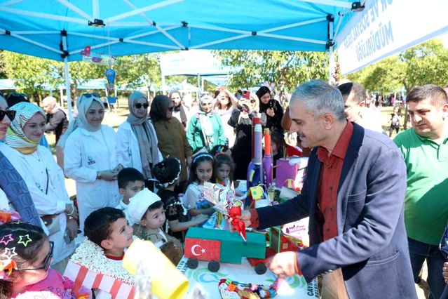 Çayırova'da çevre şenliği renkli görüntülere sahne oldu