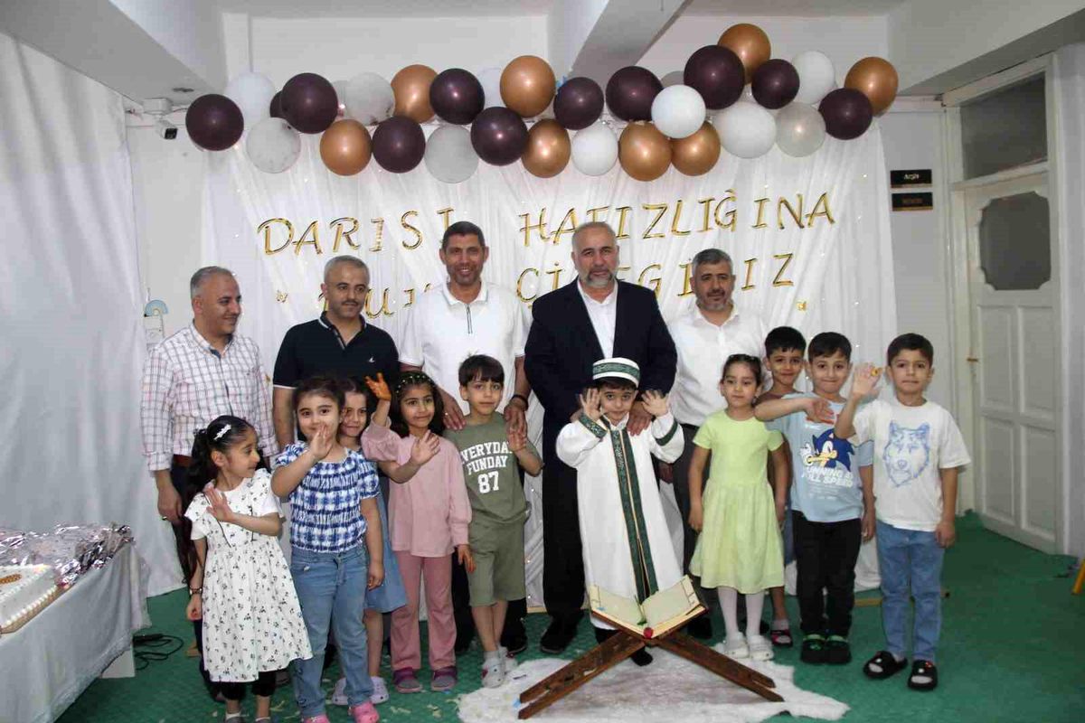 Cizre'de 5 yaşındaki çocuk 22 sureyi dinleyerek ezberledi