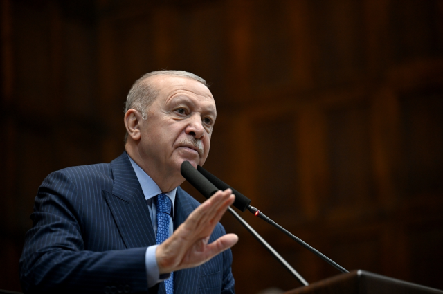 الرئيس أردوغان يلقي كلمة في اجتماع مجموعة حزبه