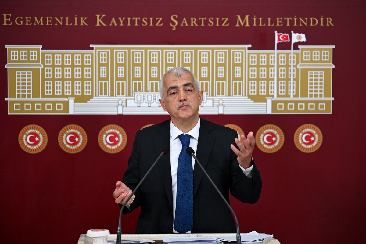 DEM Parti milletvekilleri Meclis'te basın toplantısı düzenledi