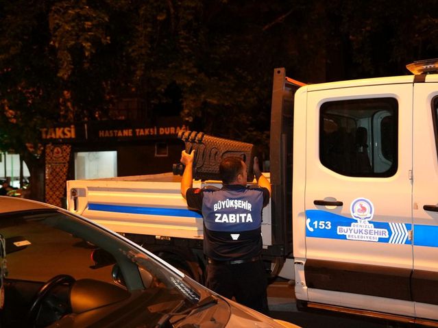 Denizli'de zabıta ekiplerinden seyyar satıcı operasyonu