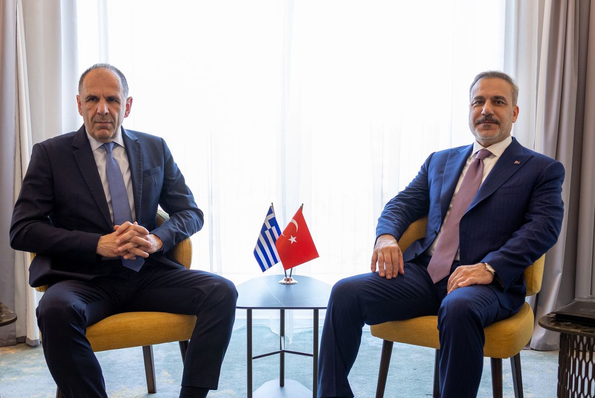 Dışişleri Bakanı Hakan Fidan ve Yunanistan Dışişleri Bakanı Giorgos Gerapetritis'in Sofya'da bir araya geldiği görüşmeden bir kare.