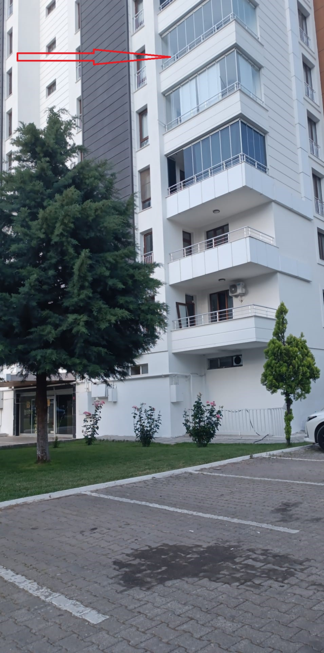 Teenager falling from balcony in Diyarbakır