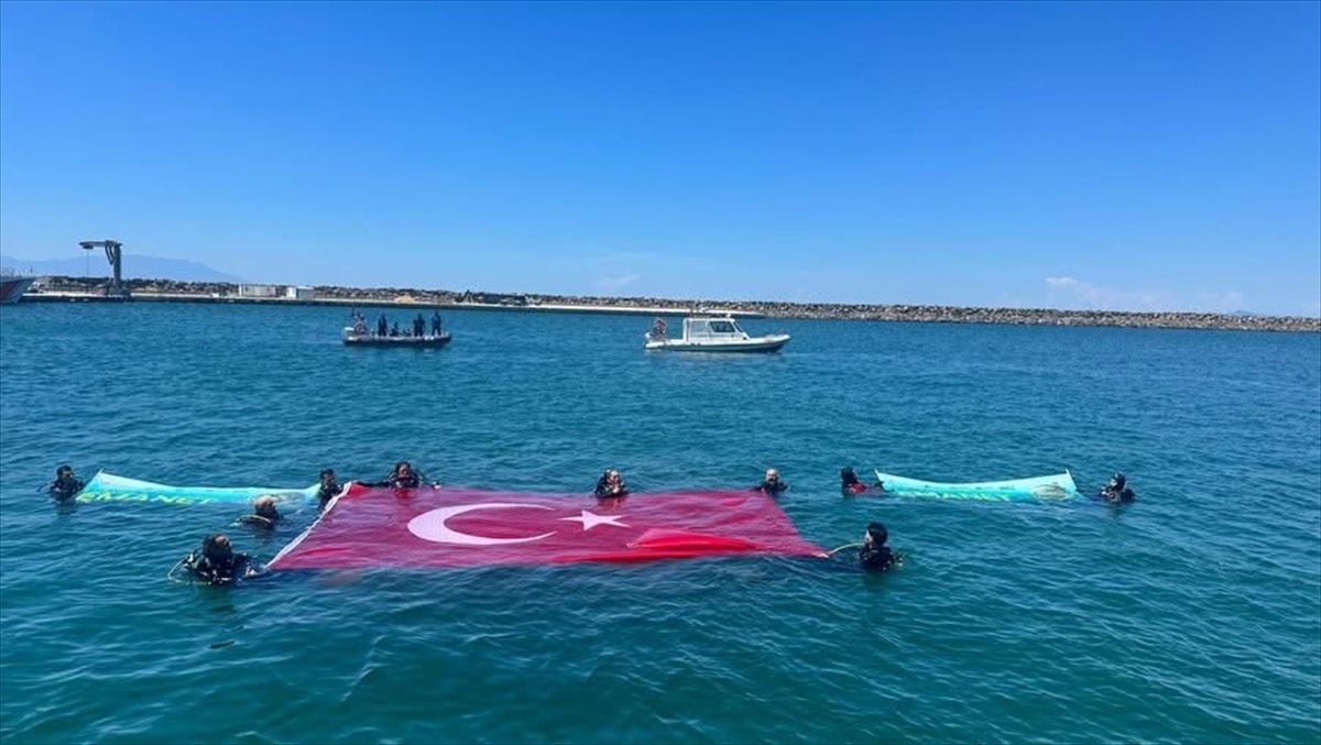 Edirne'de "kurbağa adamlar" Saros Körfezi'nde deniz dibini t