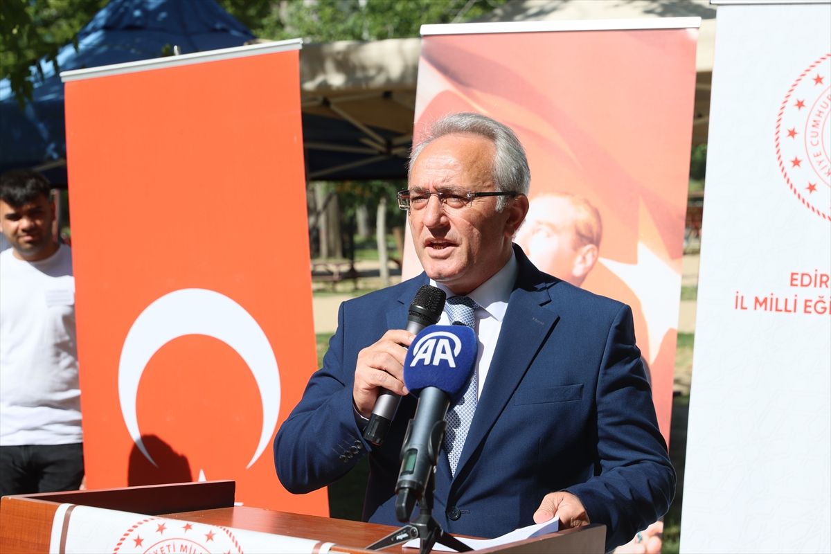 Edirne'de Mesleki Eğitim Fuarı'nda öğrencilere meslek tanıtı