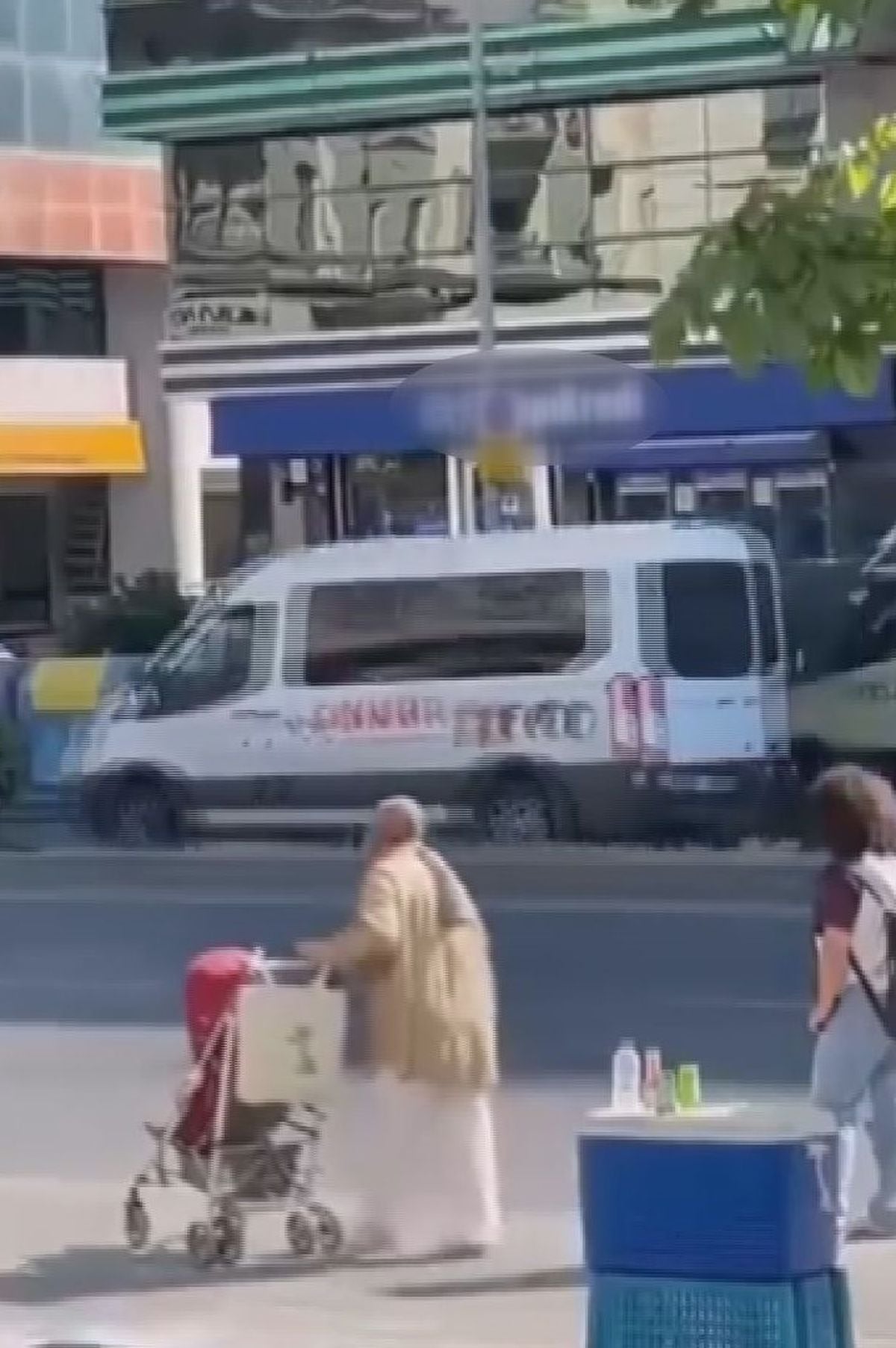 Esenyurt'ta banka şubesine silahlı saldırıda bulunan şüpheli