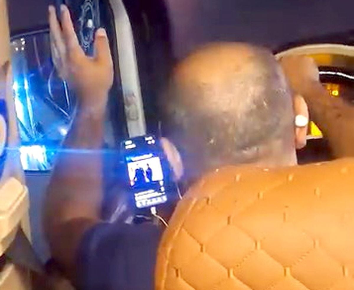 Esenyurt'ta direksiyon başında video izleyen minibüs şoförü 