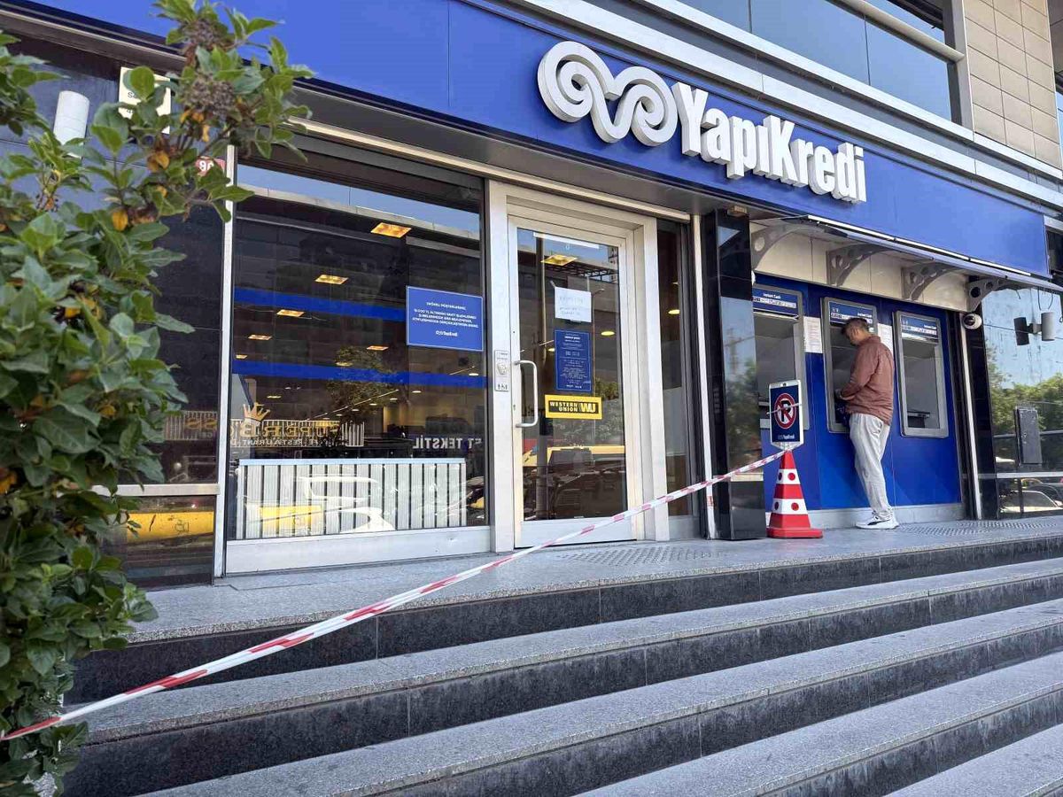 Esenyurt'ta Yapı Kredi Bankası şubesine silahlı saldırı