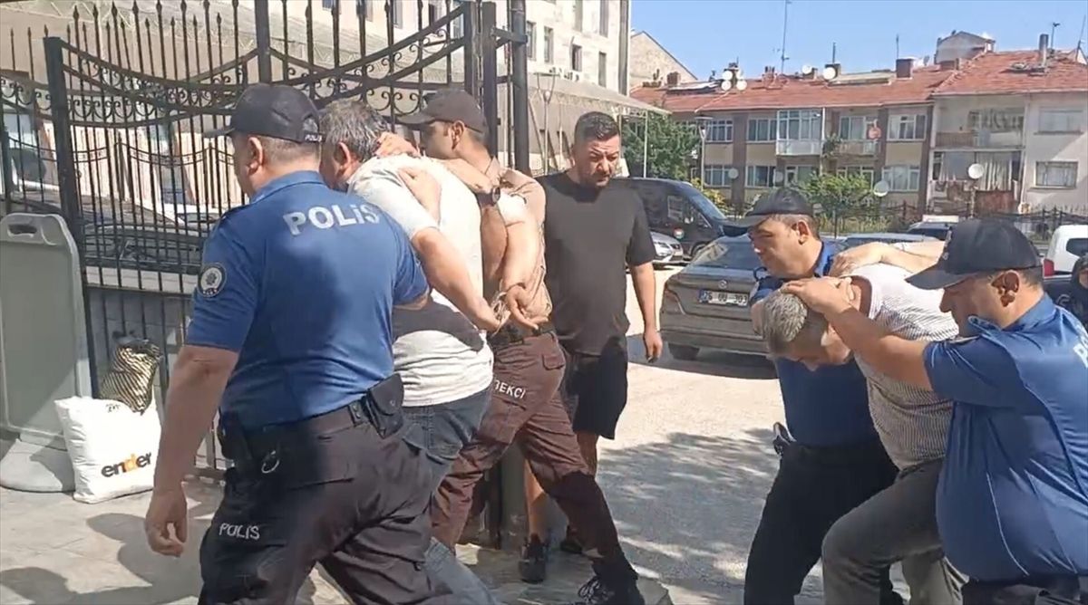 Eskişehir'de okul güvenliğini sağlayan bekçiyi darbeden iki şüpheli tutuklandı