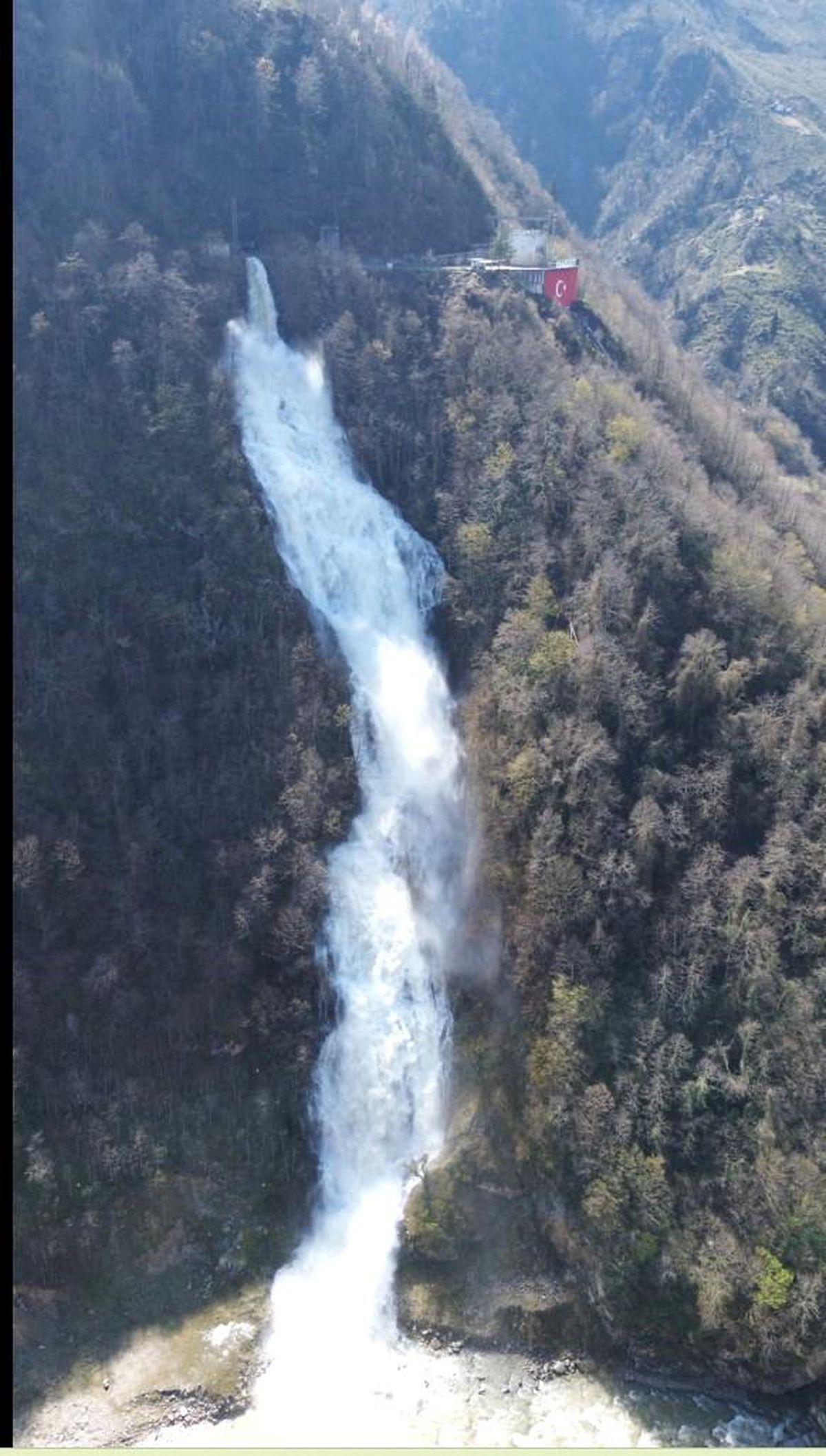 Giresun'da HES tahliyesiyle oluşan yapay şelale görsel şölen
