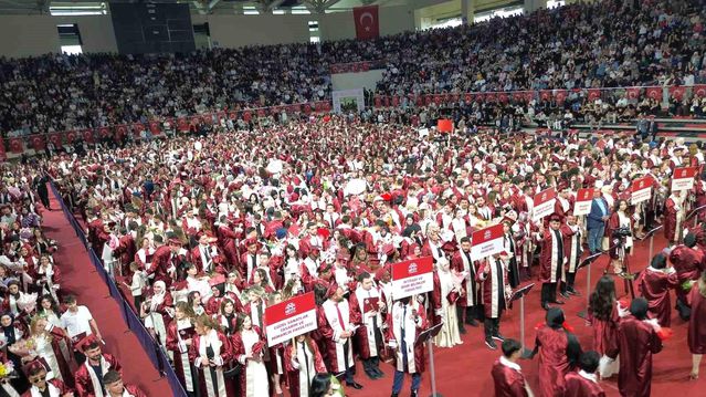 Hitit Üniversitesi'nde mezuniyet coşkusu