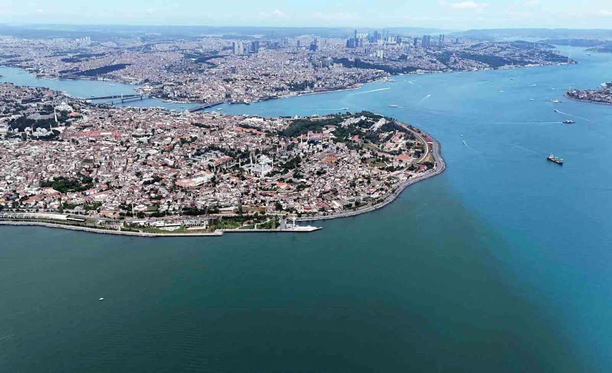 İstanbul Boğazı'nın güneyinde turkuaz şölen