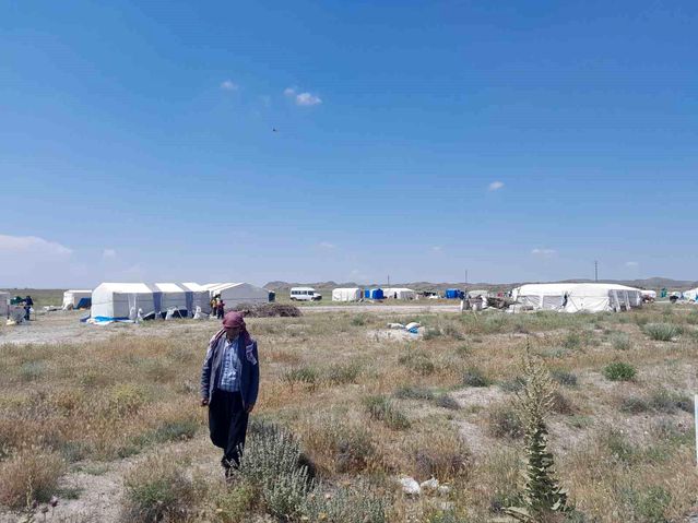 Karapınar'da mevsimlik tarım işçilerinin kaldığı çadır kentt