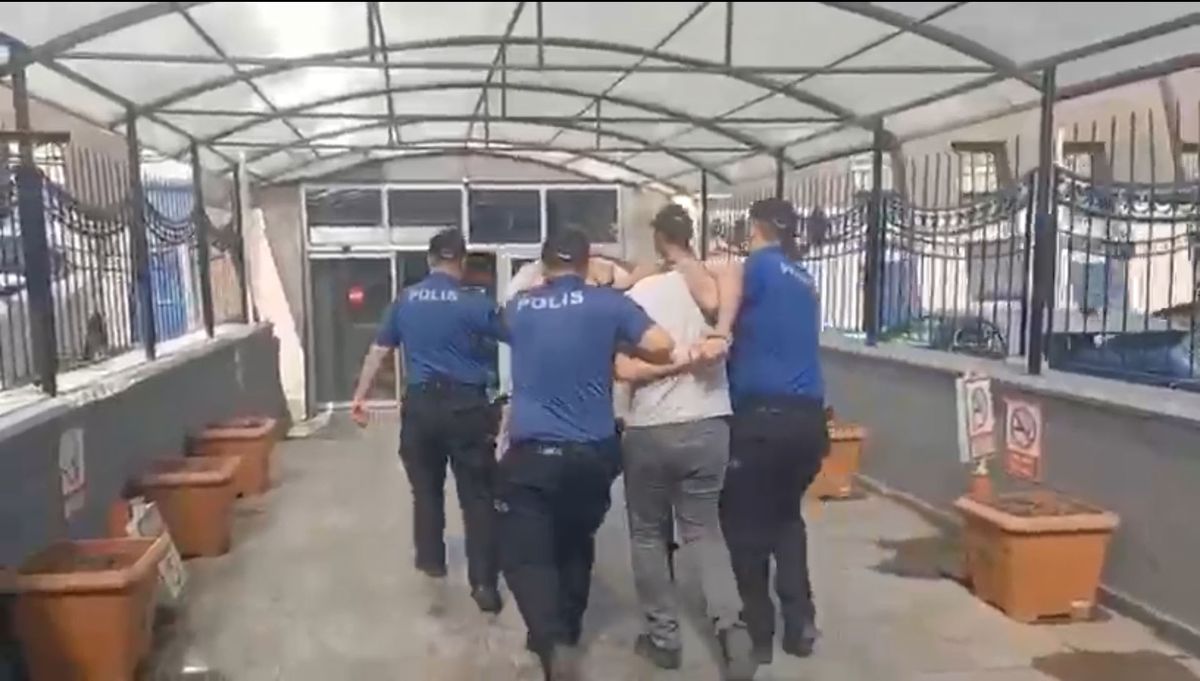 Eskişehir'de Lise Önünde Bekçilere Saldıran Şüpheliler Tutuk