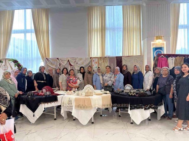 Kınık'ta Halk Eğitim kursiyerlerinden yıl sonu sergisi