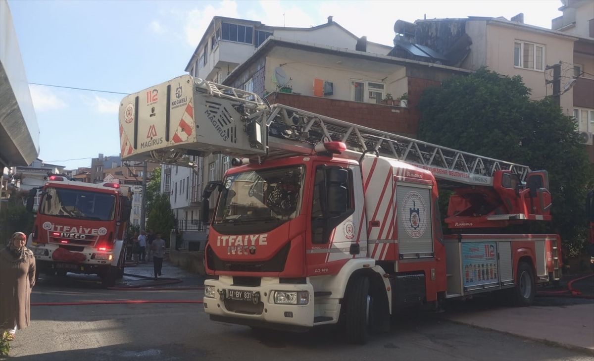 Kocaeli'de apartman dairesinde çıkan yangın hasara neden oldu
