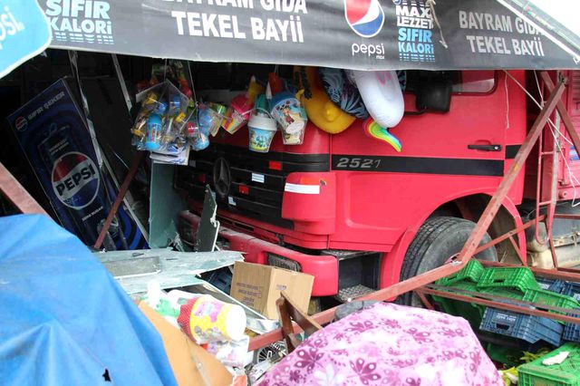 kontrolden cikan kamyon bakkala daldi 1 yaral 2 19931119 o