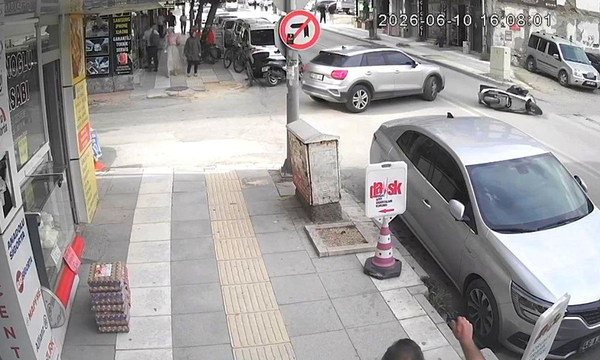 Kontrolsüzce yola çıkan otomobil kazaya neden oldu