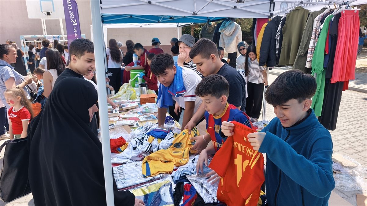 Kütahya'da öğrencilerin başlattığı "Engel olma destek ol" pr