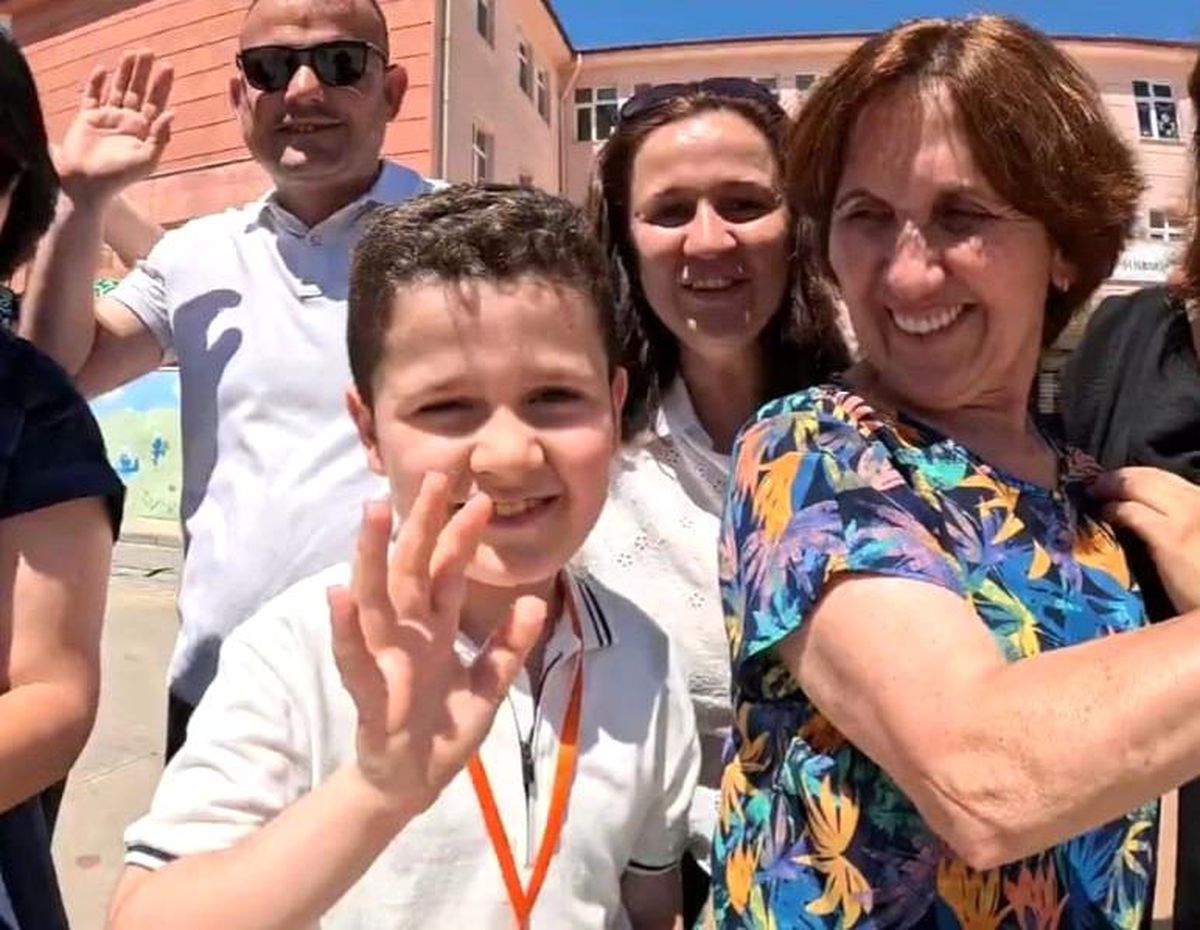 Lüleburgaz'da lösemiyi yenen öğrenci için gökyüzüne balonlar