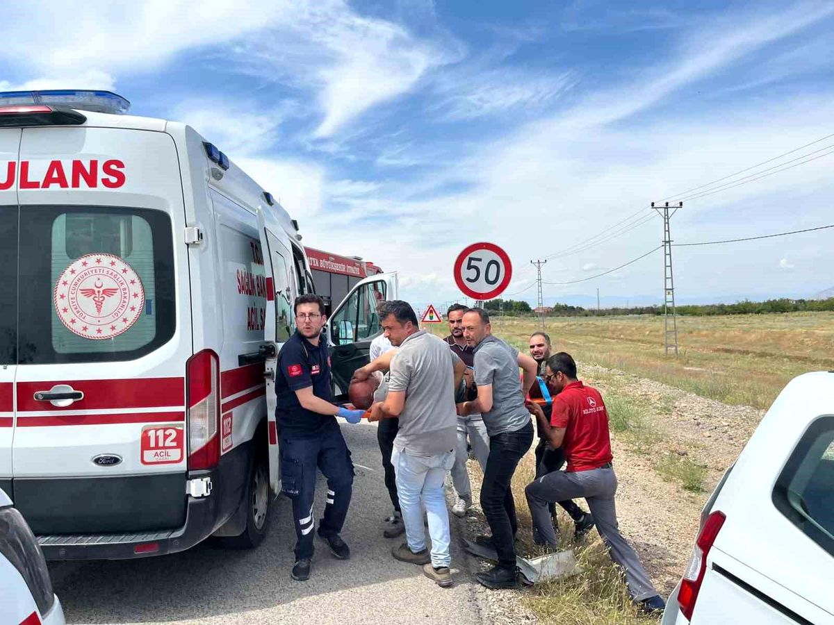 Malatya-Sivas Karayolu'nda meydana gelen trafik kazası sonrası hasar gören araçlar.