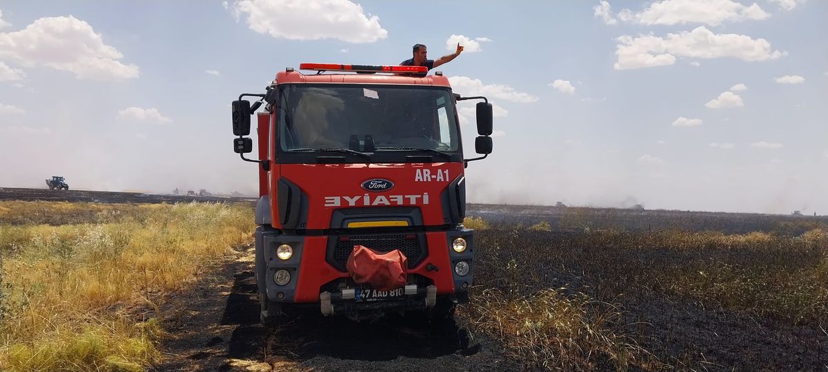 Mardin'de Buğday ve Arpa Ekili Tarlada Yangın