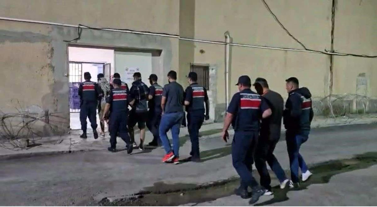 Mersin'den gelip Sivas'ta hırsızlık yapan 5 şüpheli tutuklan