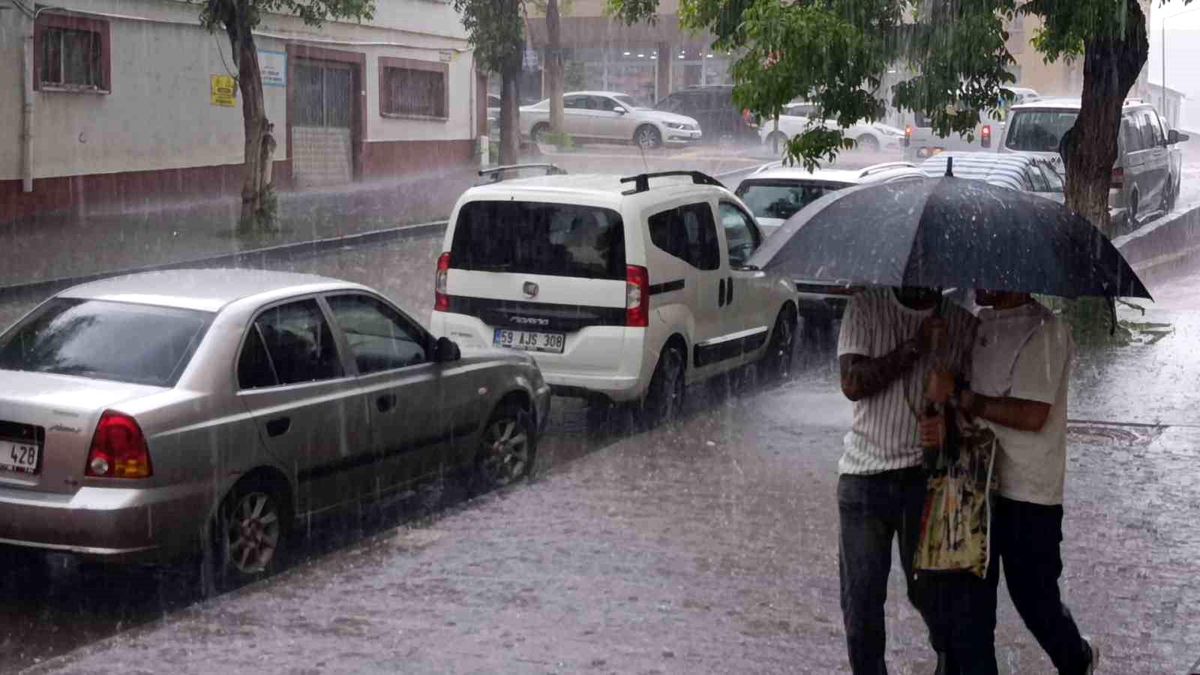 Meteoroloji uyarmıştı: Kars'ı dolu vurdu, Sanayi Bölgesi bey
