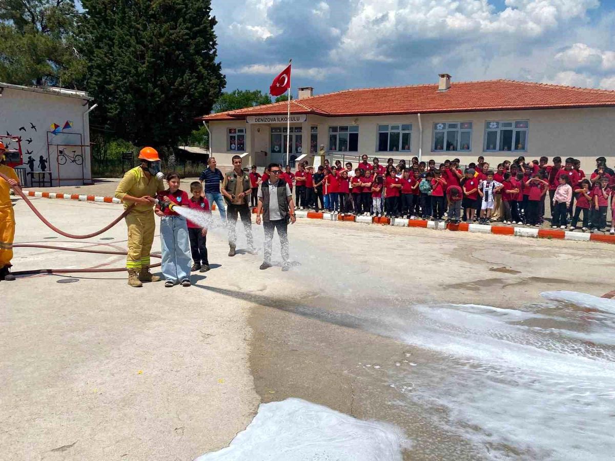 Muğla'da öğrencilere orman yangını tatbikatı yapıldı