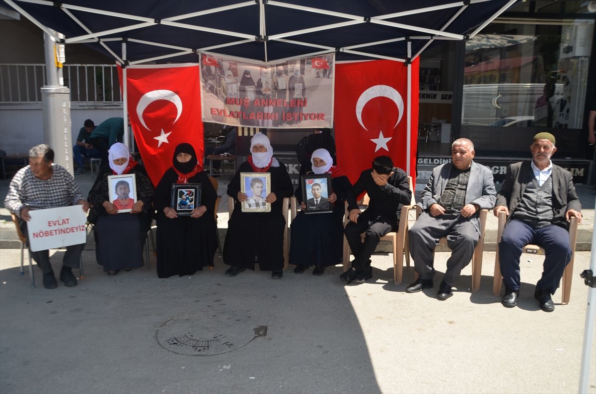 Muşlu aileler DEM Parti önündeki eylemlerini sürdürüyor