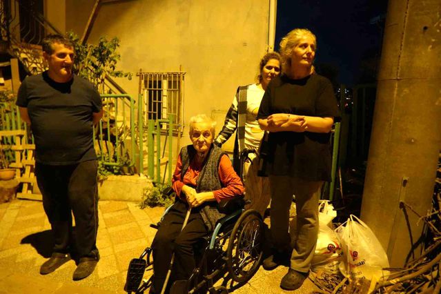 Mutfak tavanından sıva düştü: 5 kişilik aile tahli