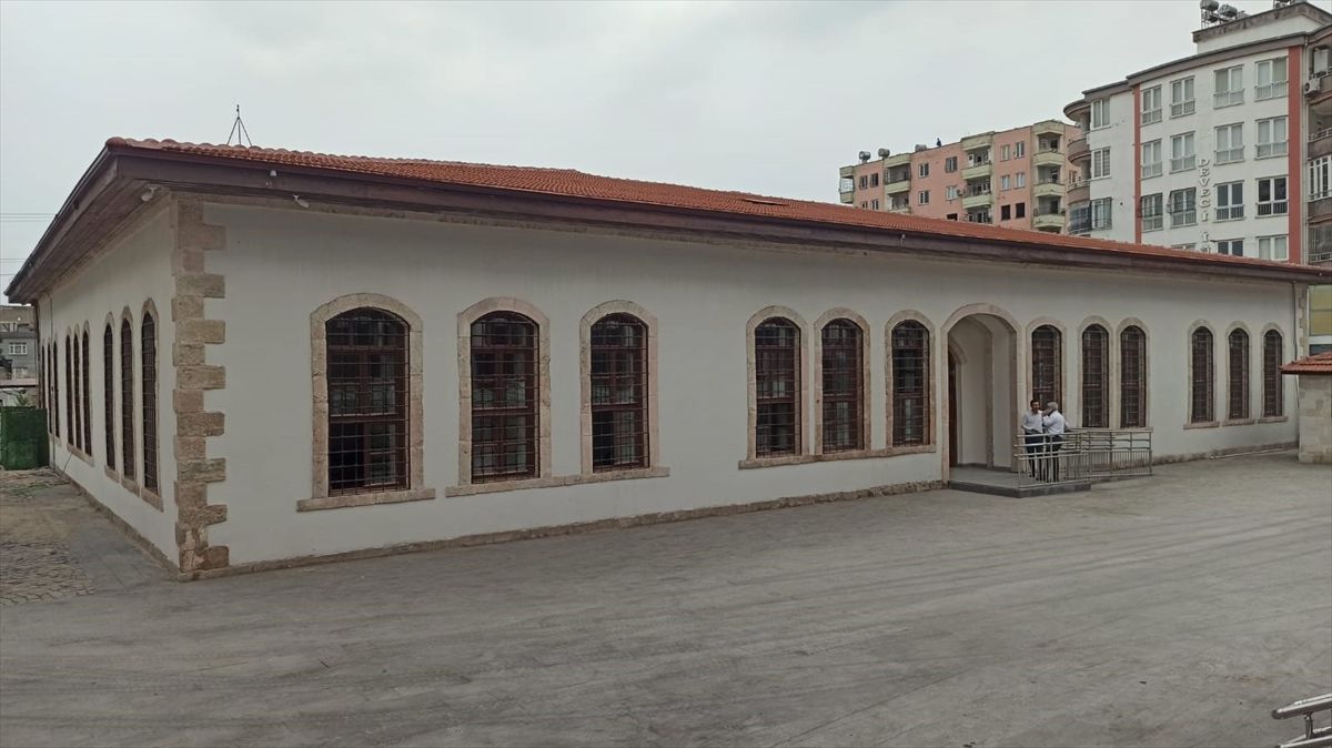 Osmaniye'de depremlerde hasar alan tarihi okulun restorasyonu tamamlandı